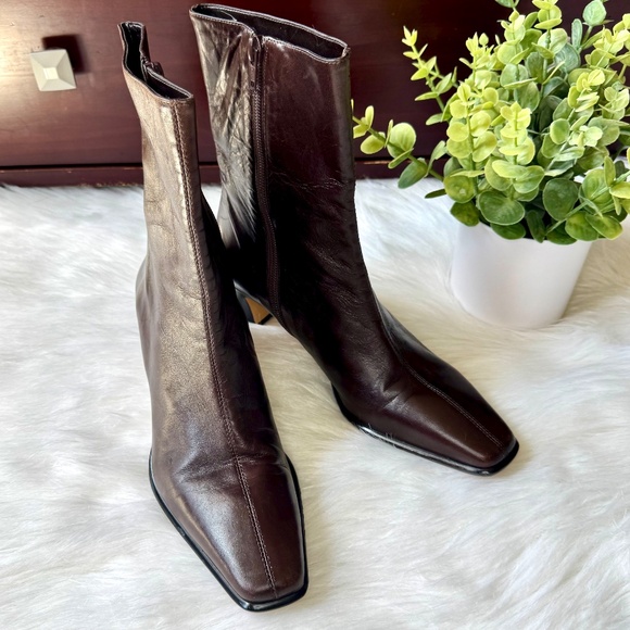 Etienne Aigner Brown Leather Camera Ankle Boots Size 8M - Picture 1 of 15